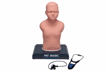 PAT Basic- pediatryczny fantom do nauki osłuchiwania z dedykowanym stetoskopem
